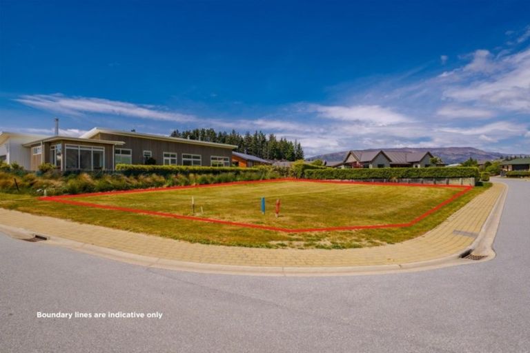 Photo of property in 8 Mcleod Avenue, Wanaka, 9305