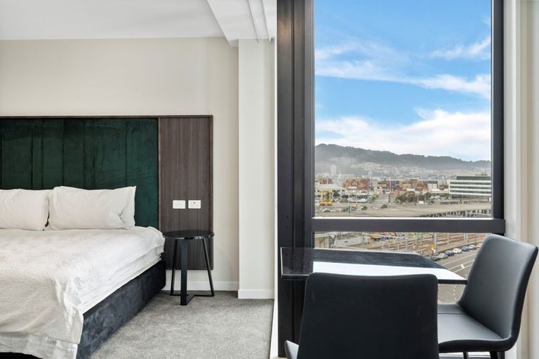 Photo of property in Proximity Apartment Hotel, 804/172u Thorndon Quay, Pipitea, Wellington, 6011