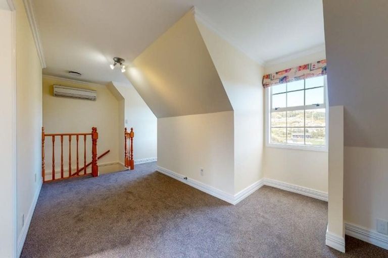 Photo of property in 24 Saunders Close, Whitby, Porirua, 5024