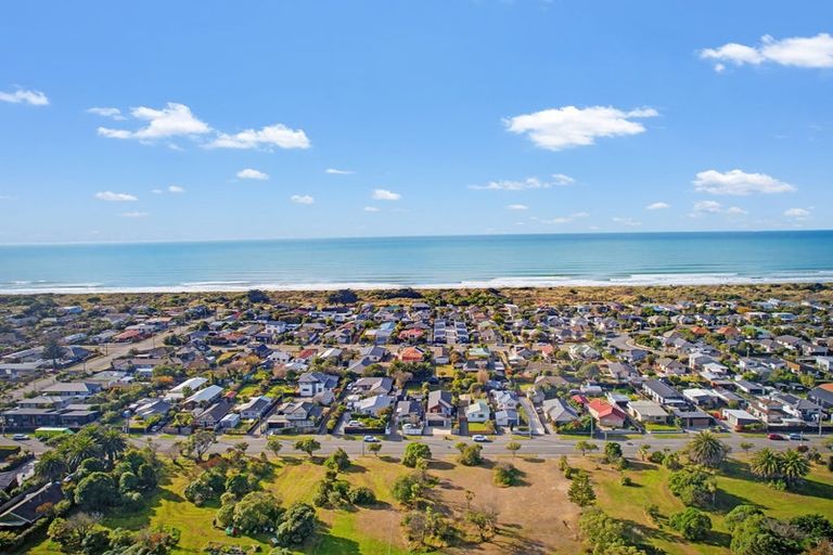 Photo of property in 357 Estuary Road, South New Brighton, Christchurch, 8062