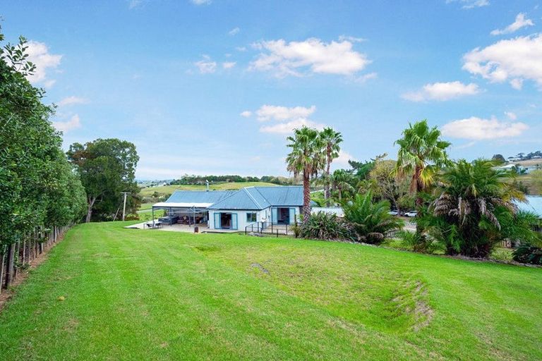 Photo of property in 141 Mangakura Road, Helensville, 0875