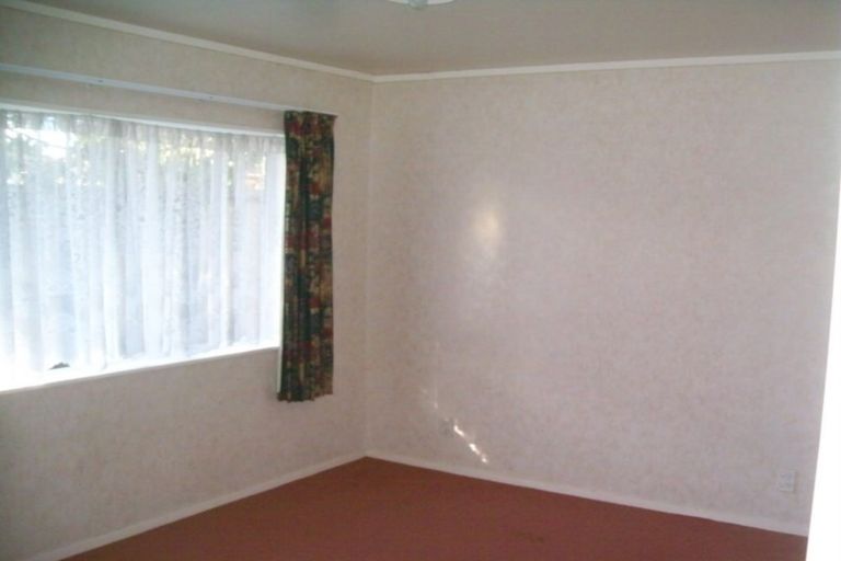 Photo of property in 2 Framalda Place, Conifer Grove, Takanini, 2112