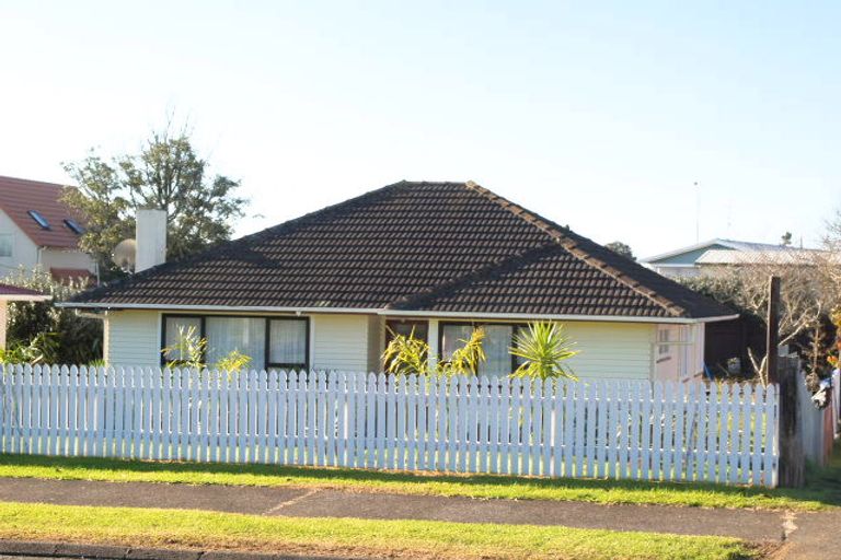 Photo of property in 11 Lyncroft Street, Mangere East, Auckland, 2024