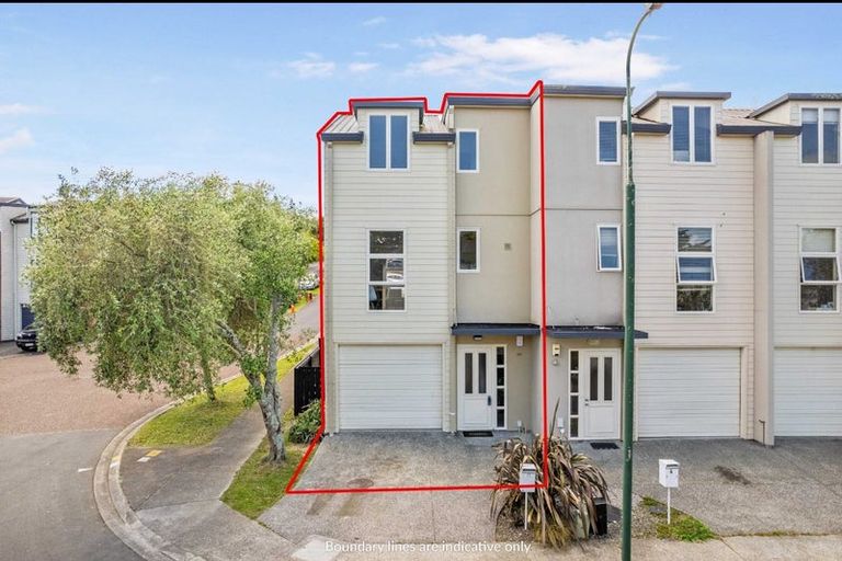 Photo of property in 2 Verdale Circle, Glen Eden, Auckland, 0602