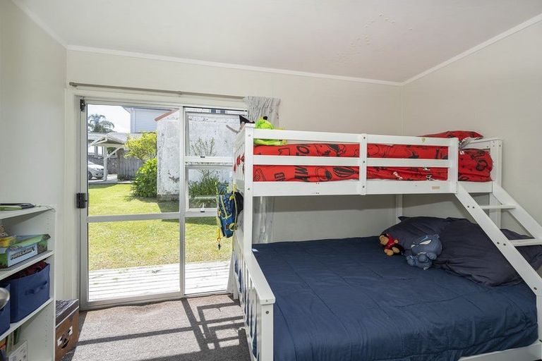 Photo of property in 23 Luckens Road, West Harbour, Auckland, 0618