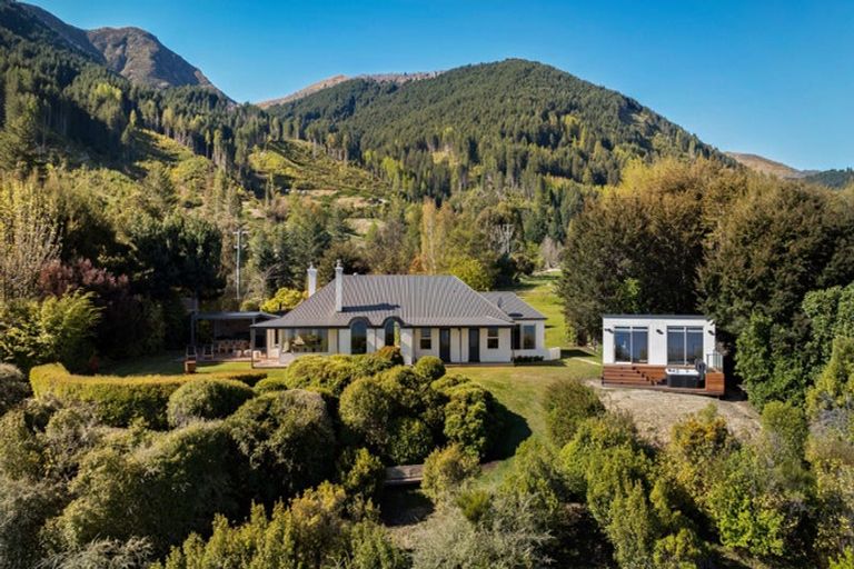 Photo of property in 28 Baywaters Lane, Closeburn, Queenstown, 9371