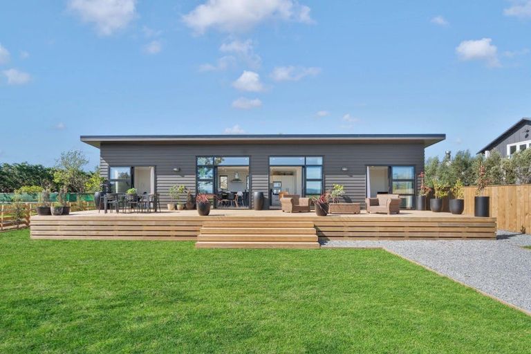 Photo of property in 27 Ferry Road, Martinborough, 5711