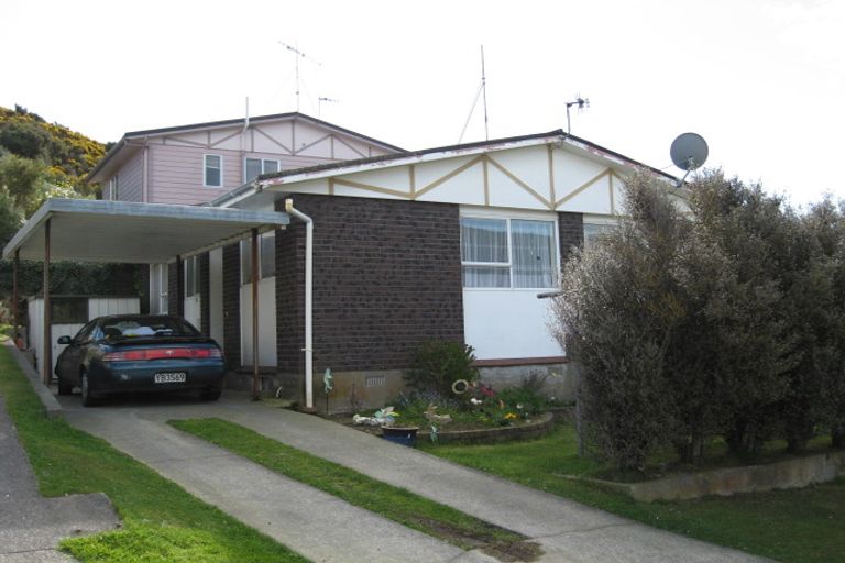 Photo of property in 4a Naseby Grove, Wainuiomata, Lower Hutt, 5014