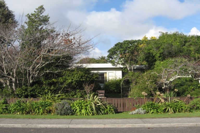Photo of property in 28 Weka Road, Raumati Beach, Paraparaumu, 5032