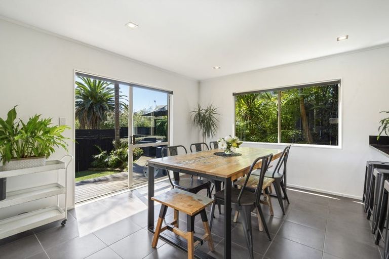Photo of property in 8 Garden Lane, Torbay, Auckland, 0632