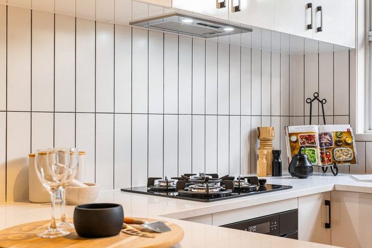 Photo of property in 2/1c Bank Street, Hillcrest, Auckland, 0627