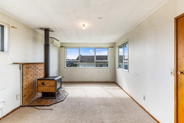 Photo of property in 19 Doone Place, Massey, Auckland, 0614