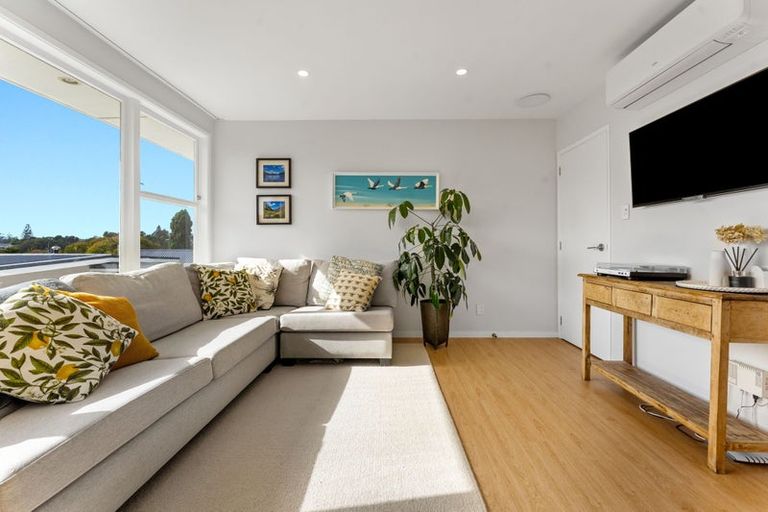 Photo of property in 2/19 Bishopgate Street, Birkdale, Auckland, 0626