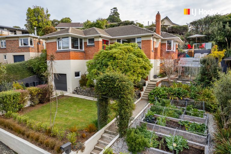 Photo of property in 92 Easther Crescent, Kew, Dunedin, 9012
