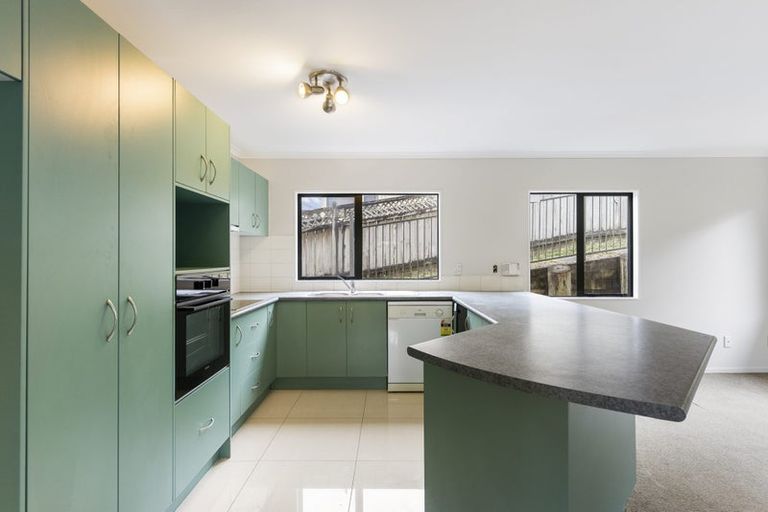 Photo of property in 2/14 Mossop Rise, Glenfield, Auckland, 0629