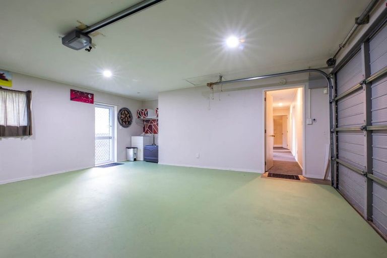 Photo of property in 10 Ryden Place, Glen Eden, Auckland, 0602