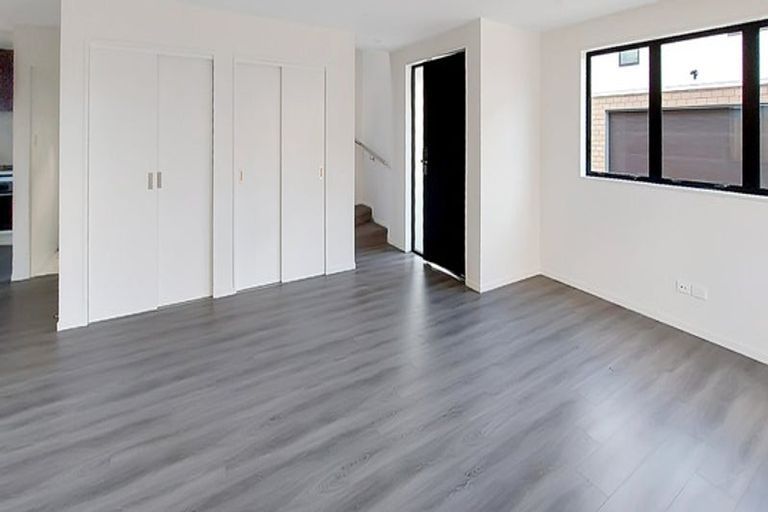 Photo of property in 20c Mackenzie Street, Te Atatu South, Auckland, 0610