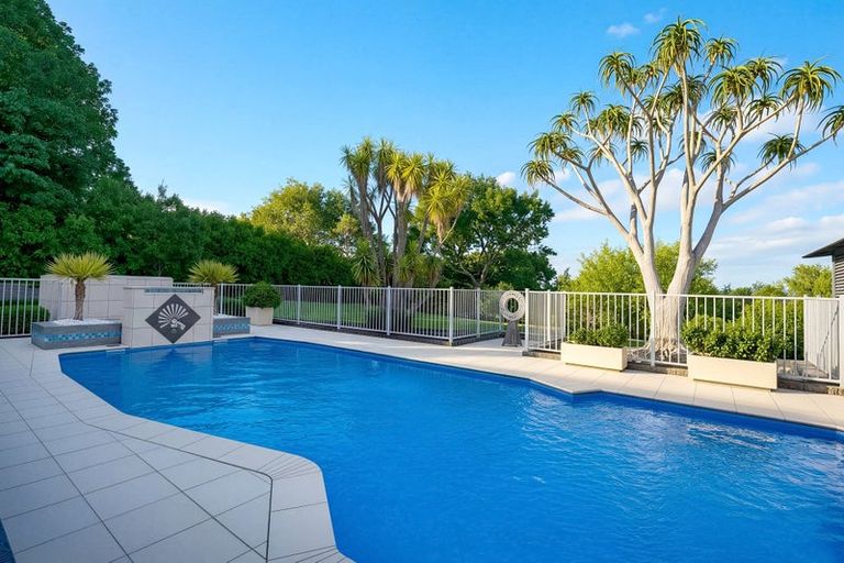 Photo of property in 7 Burgundy Park Avenue, Henderson, Auckland, 0612