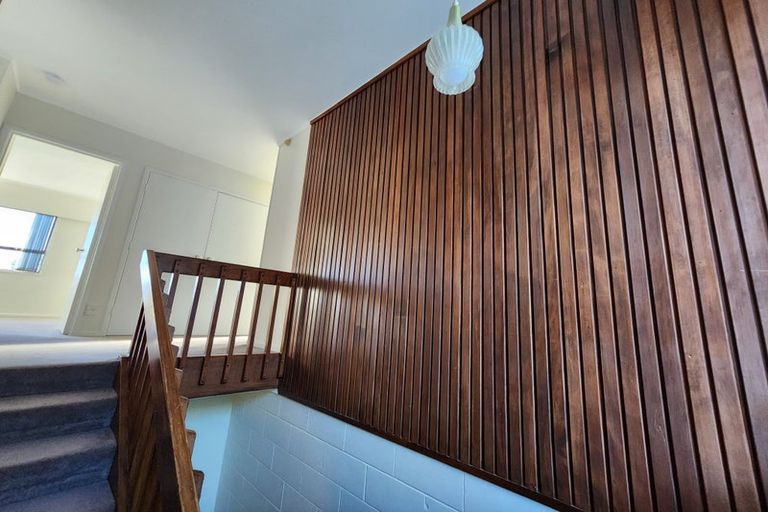 Photo of property in 43 Girrahween Drive, Totara Vale, Auckland, 0629