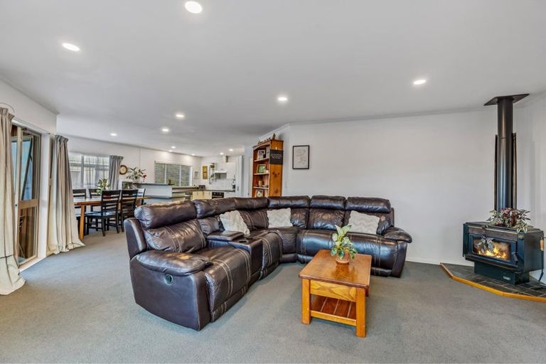 Photo of property in 16a Kokiri Street, Te Atatu South, Auckland, 0610