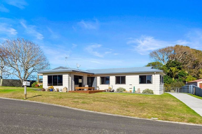 Photo of property in 18 Whenuariri Place, Maketu, 3189