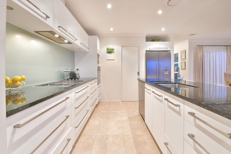 Photo of property in 33 Savoy Road, Orewa, 0931