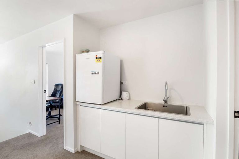 Photo of property in 6 Kahu Close, Orewa, 0931