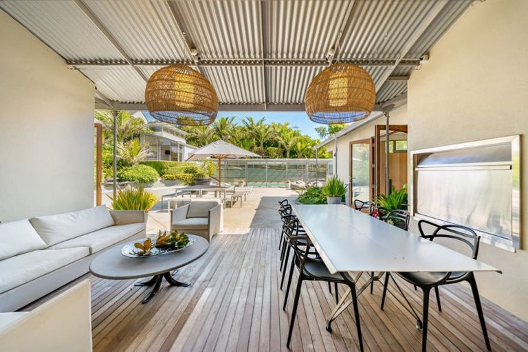 Photo of property in 360 Paremata Road, Whitby, Porirua, 5381