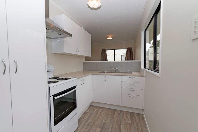 Photo of property in 2/7 Maywood Crescent, Glen Eden, Auckland, 0602