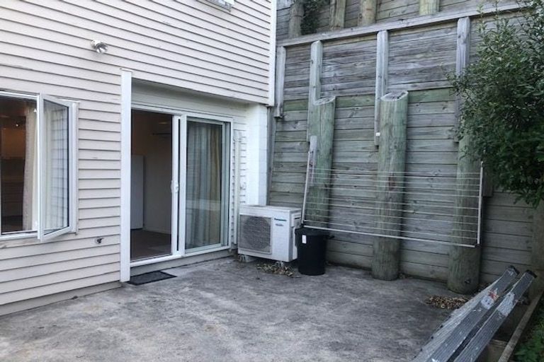 Photo of property in 14 Kopiko Way, Brooklyn, Wellington, 6021