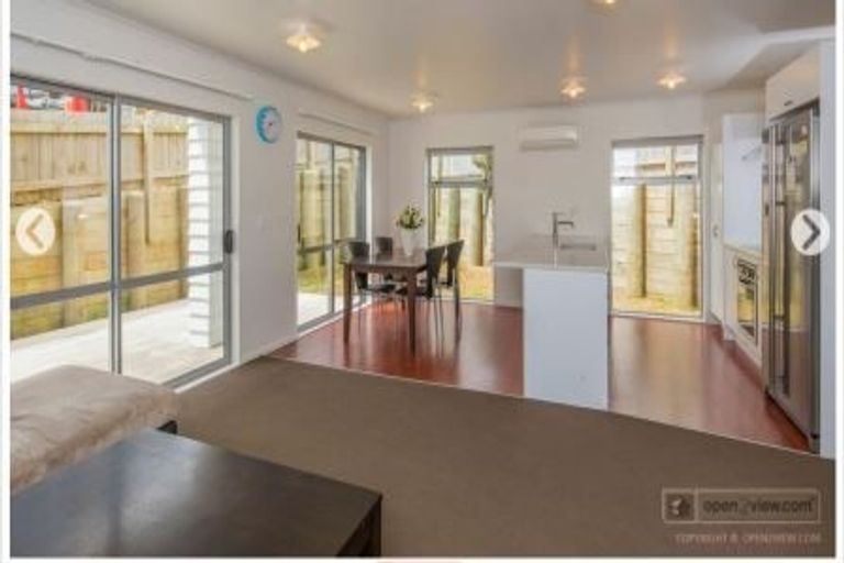 Photo of property in 8 Cresswell Place, Johnsonville, Wellington, 6037