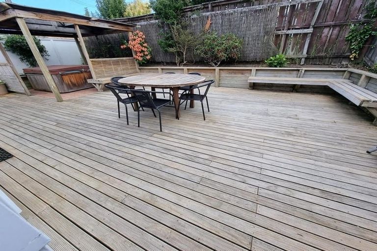 Photo of property in 1 Tamahere Drive, Glenfield, Auckland, 0629