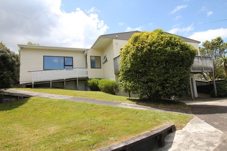 Photo of property in 28 Bassett Road, Johnsonville, Wellington, 6037