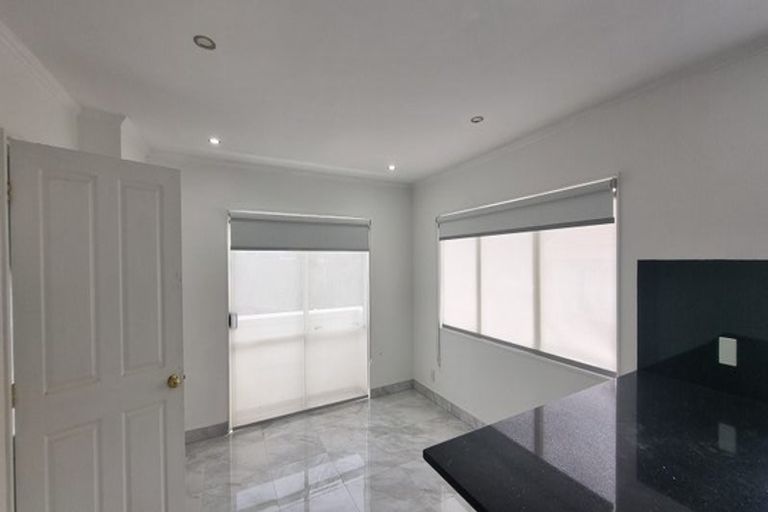 Photo of property in 2/42 De Havilland Drive, Goodwood Heights, Auckland, 2105