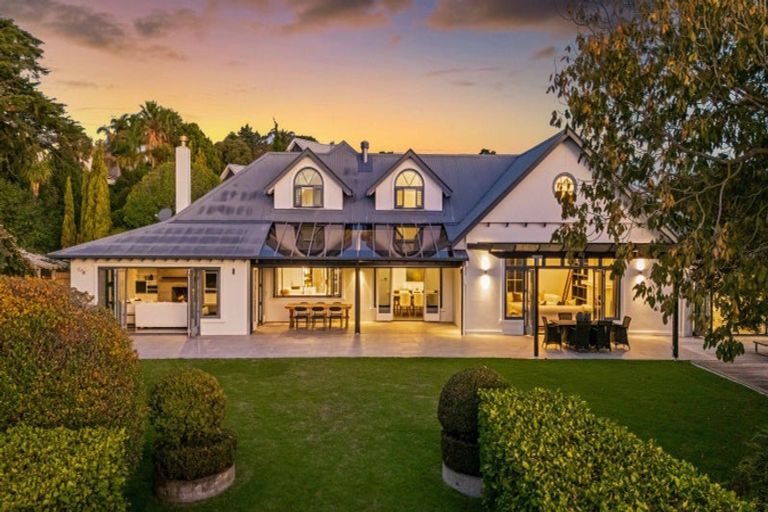 Photo of property in 6 Emily Lane, Greenhithe, Auckland, 0632