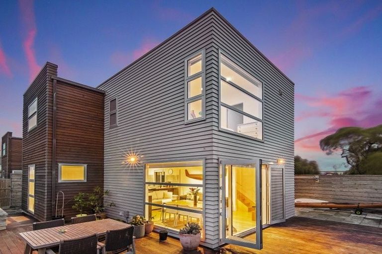 Photo of property in 158a Onepu Road, Lyall Bay, Wellington, 6022