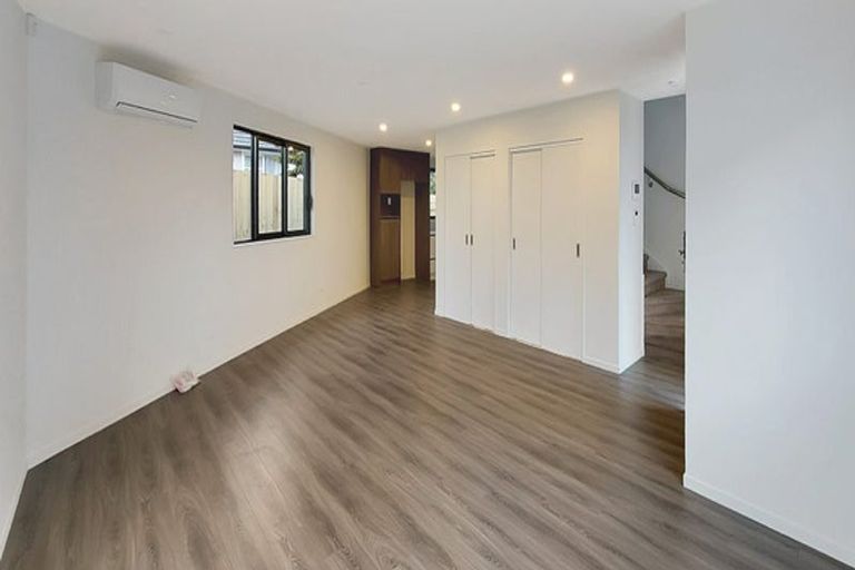 Photo of property in 20c Mackenzie Street, Te Atatu South, Auckland, 0610