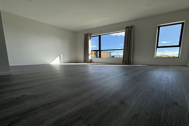 Photo of property in 2/39 Dale Crescent, Pakuranga, Auckland, 2010