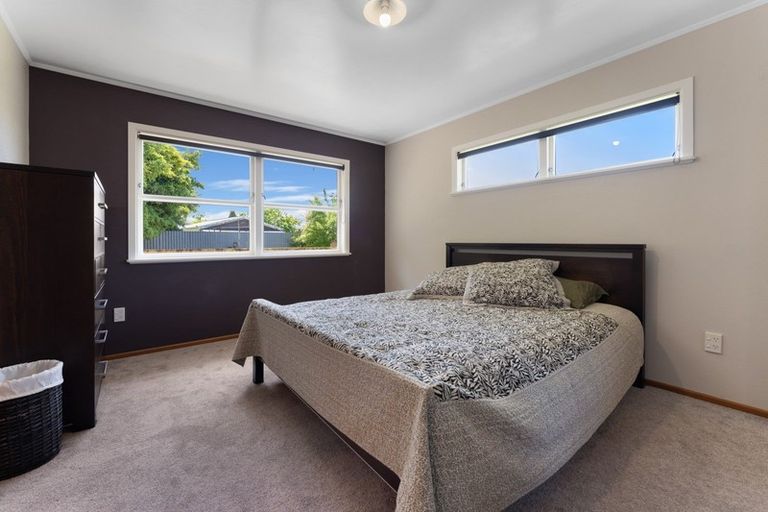 Photo of property in 8 Essex Place, Milson, Palmerston North, 4414