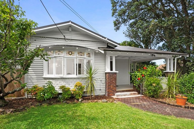 Photo of property in 10 Bridge View Road, Birkenhead, Auckland, 0626