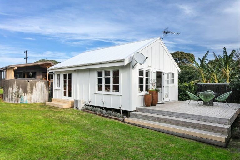 Photo of property in 22 Moana Road, Okitu, Gisborne, 4010