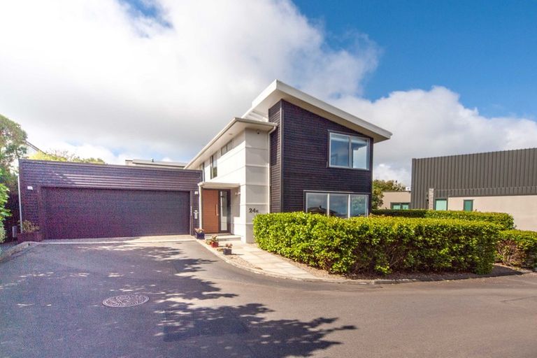 Photo of property in 24e Mandalay Terrace, Khandallah, Wellington, 6035