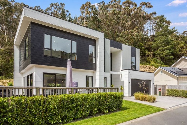 Photo of property in 5 Hull Place, Whitby, Porirua, 5024