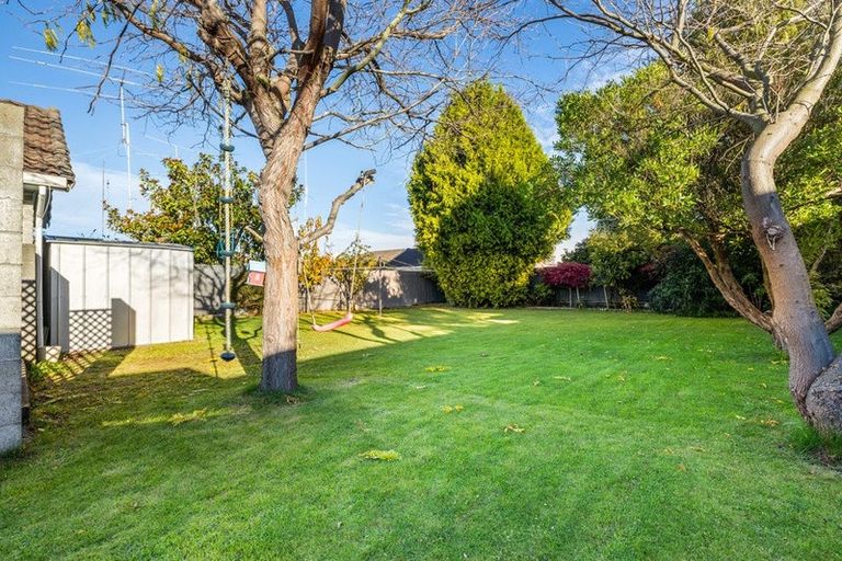 Photo of property in 37 Woodbury Street, Avonhead, Christchurch, 8042