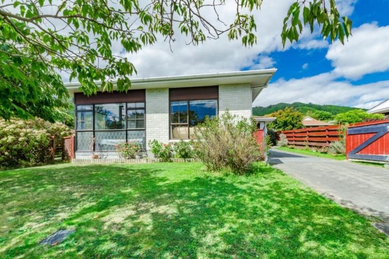 Photo of property in 23 Matenga Street, Waikanae, 5036