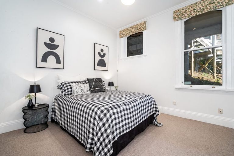 Photo of property in 2 The Crescent, Roseneath, Wellington, 6011