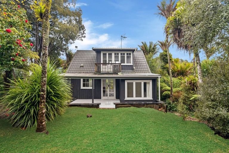 Photo of property in 33 Tainui Road, Titirangi, Auckland, 0604