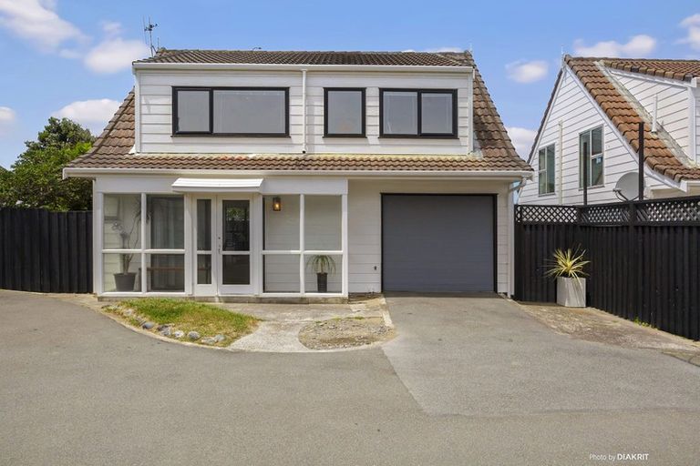 Photo of property in 14a Lyall Parade, Lyall Bay, Wellington, 6022
