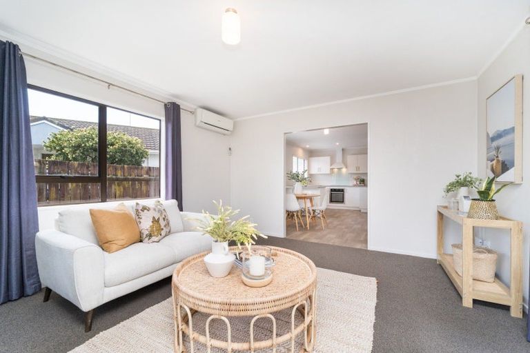 Photo of property in 60 Hillcrest Drive, Kelvin Grove, Palmerston North, 4414