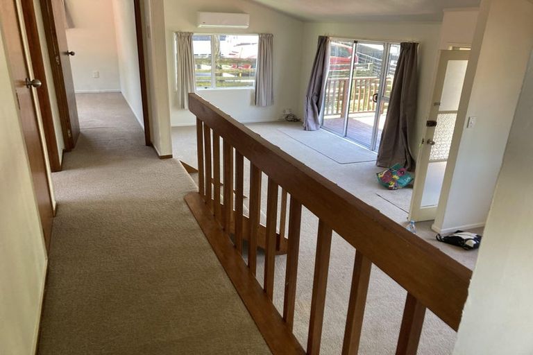 Photo of property in 102 Kemp Road, Massey, Auckland, 0614